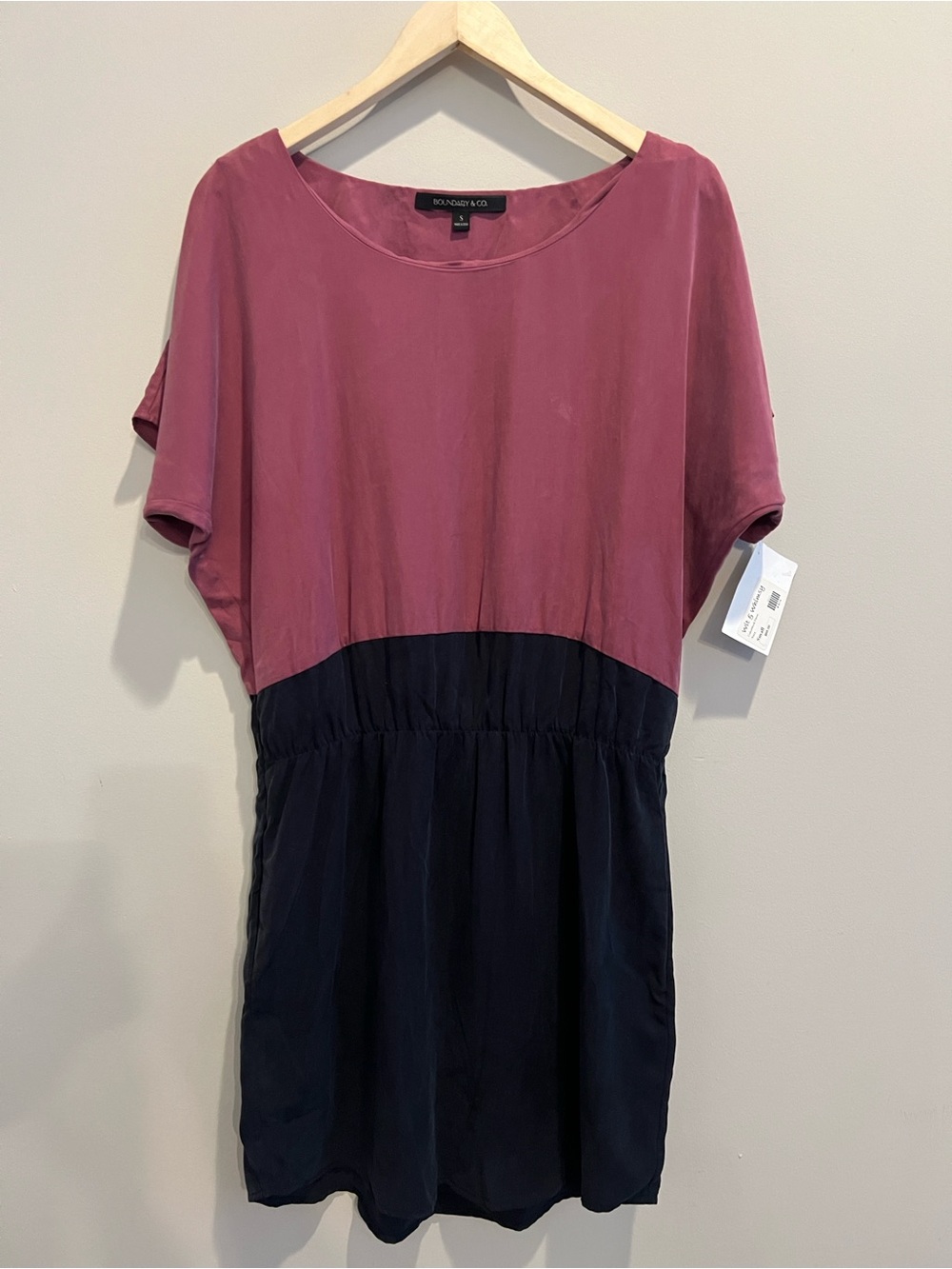 Two-Tone Short Sleeve Dress in Mauve and Navy